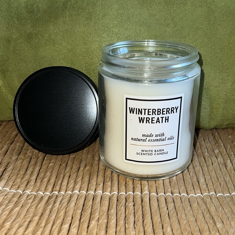 Bath and Bodyworks/ White Barn Single Wick Candle - Never Burned